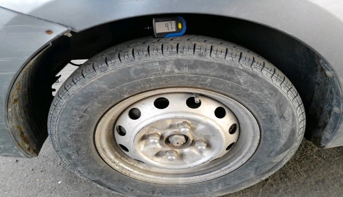 2013 Hyundai Eon ERA +, Petrol, Manual, 1,19,039 km, tyre