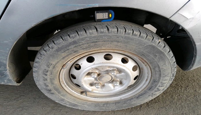 2013 Hyundai Eon ERA +, Petrol, Manual, 1,19,039 km, tyre