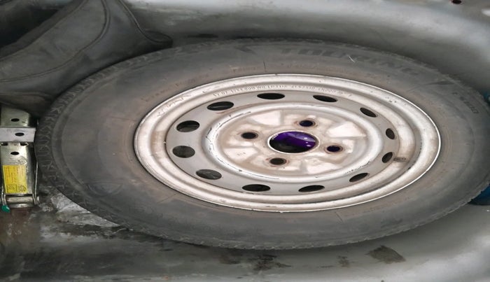 2013 Hyundai Eon ERA +, Petrol, Manual, 1,19,039 km, tyre