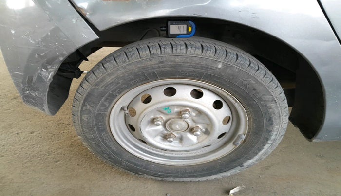 2013 Hyundai Eon ERA +, Petrol, Manual, 1,19,039 km, tyre