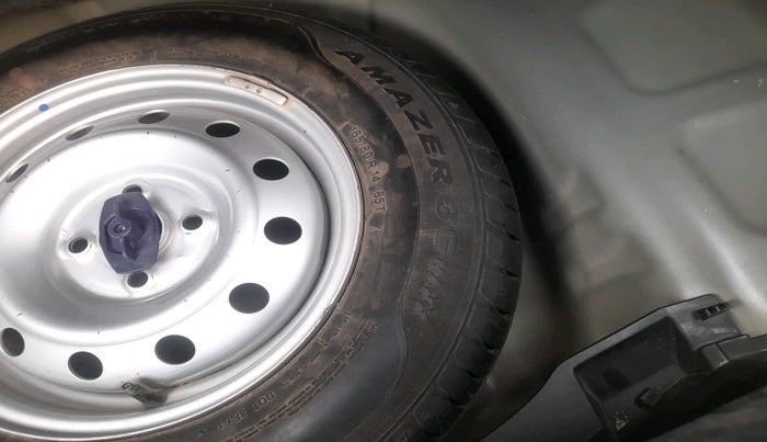 2020 Maruti Swift LXI, Petrol, Manual, 15,234 km, tyre