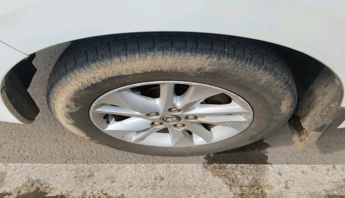 2017 Toyota Innova Crysta 2.8 GX AT 8 STR, Diesel, Automatic, 1,63,041 km, tyre