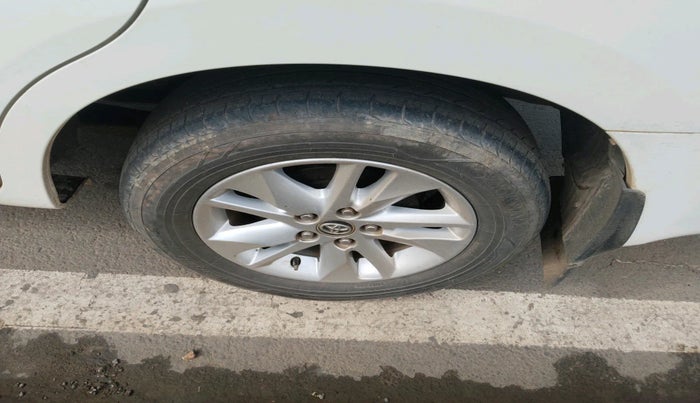2017 Toyota Innova Crysta 2.8 GX AT 8 STR, Diesel, Automatic, 1,63,041 km, tyre