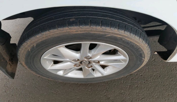 2017 Toyota Innova Crysta 2.8 GX AT 8 STR, Diesel, Automatic, 1,63,041 km, tyre
