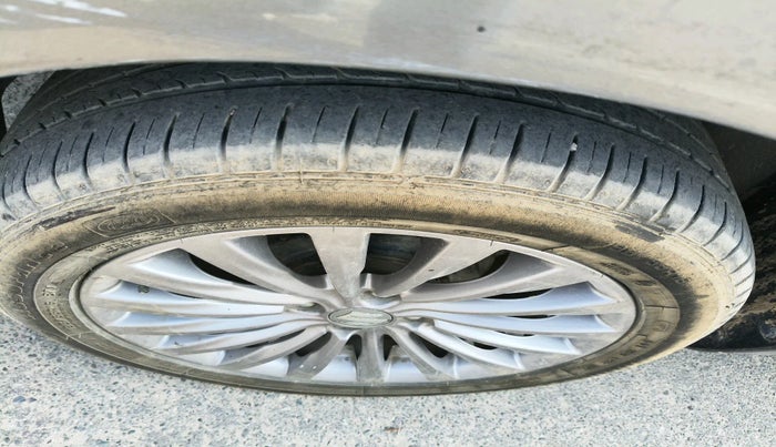 2017 Maruti Ciaz ALPHA DIESEL 1.3, Diesel, Manual, 99,945 km, tyre