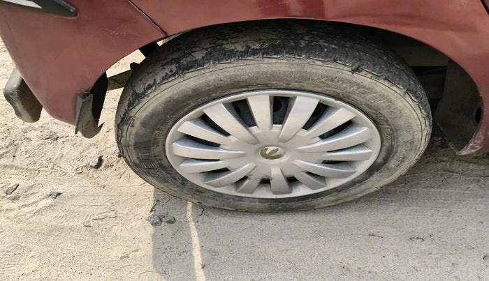 2012 Hyundai Eon ERA +, Petrol, Manual, 79,776 km, tyre