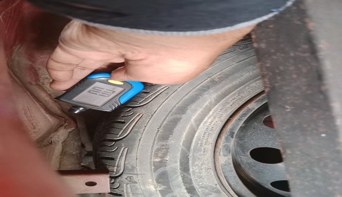 2011 Hyundai Eon MAGNA, Petrol, Manual, 1,12,339 km, tyre