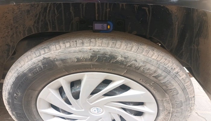2016 Mahindra TUV300 T6, Diesel, Manual, 1,21,129 km, tyre