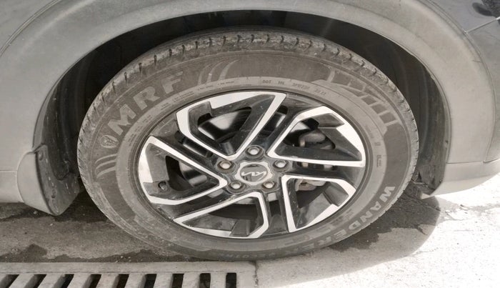 2022 KIA CARENS LUXURY PLUS 1.4 PETROL DCT 6 STR, Petrol, Automatic, 40,572 km, tyre