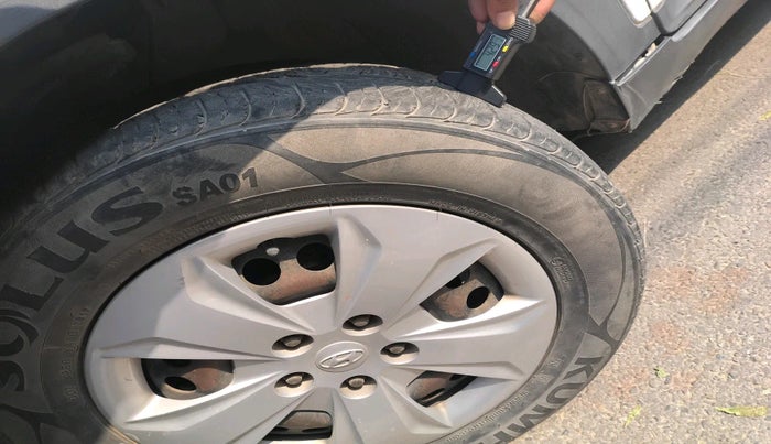 2017 Hyundai Creta E PLUS 1.6 PETROL, Petrol, Manual, 26,197 km, tyre