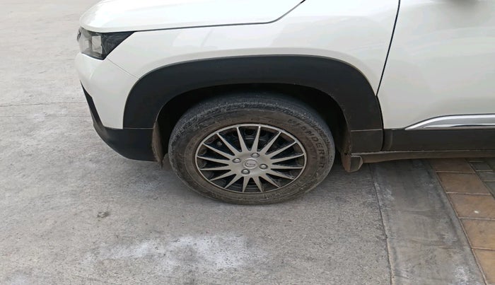2022 Maruti BREZZA VXI AT SMART HYBRID, Petrol, Automatic, 7,638 km, tyre