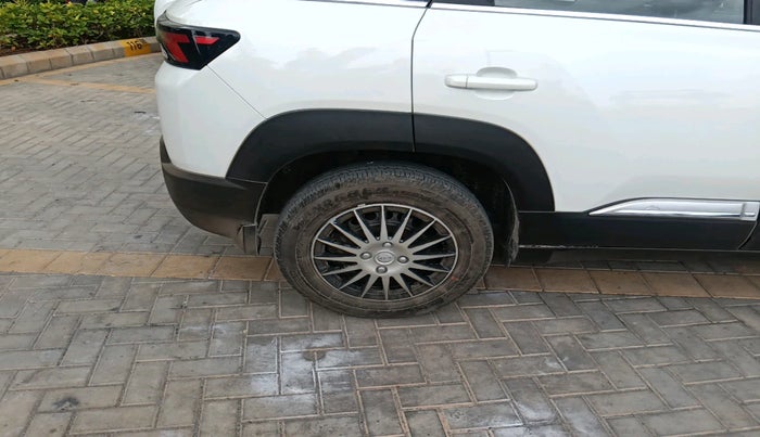 2022 Maruti BREZZA VXI AT SMART HYBRID, Petrol, Automatic, 7,638 km, tyre