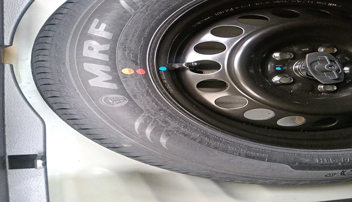 2022 Maruti BREZZA VXI AT SMART HYBRID, Petrol, Automatic, 7,638 km, tyre