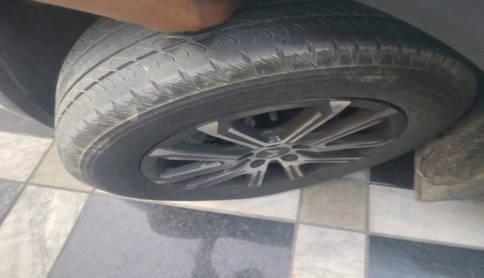 2022 Mahindra XUV700 AX 7 LUXURY D AT 7 STR, Diesel, Automatic, 48,338 km, tyre