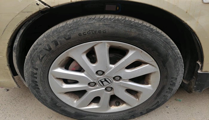 2014 Honda Mobilio 1.5L I-VTEC V, Petrol, Manual, 1,22,723 km, tyre