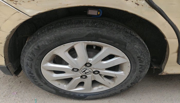 2014 Honda Mobilio 1.5L I-VTEC V, Petrol, Manual, 1,22,723 km, tyre