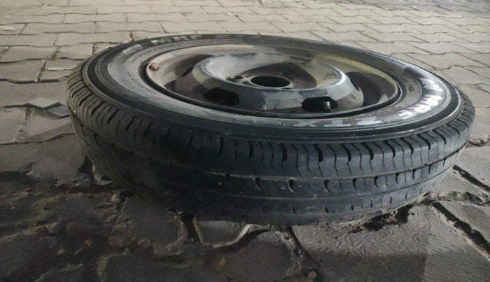 2016 Renault Kwid RXT 0.8, Petrol, Manual, 1,13,700 km, tyre