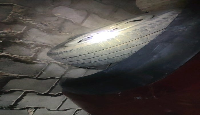 2016 Renault Kwid RXT 0.8, Petrol, Manual, 1,13,700 km, tyre