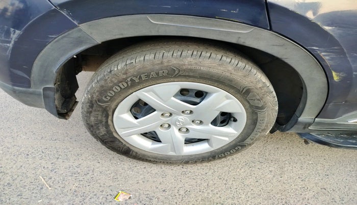 2019 Hyundai VENUE S 1.2, Petrol, Manual, 76,422 km, tyre