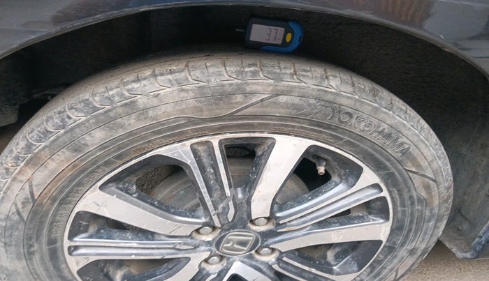 2017 Honda City 1.5L I-VTEC V MT, Petrol, Manual, 1,74,321 km, tyre