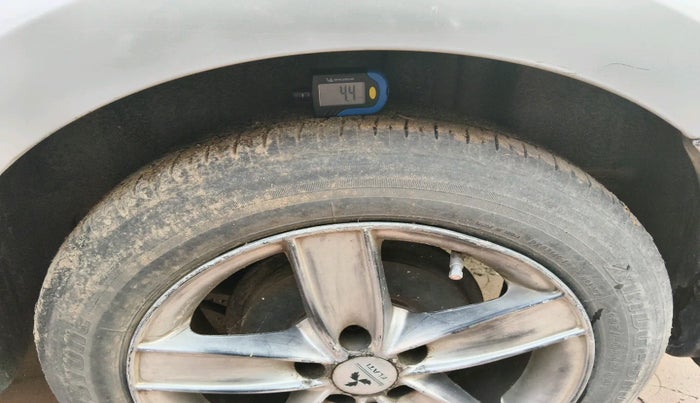 2012 Skoda Rapid AMBITION 1.6 TDI CR MT, Diesel, Manual, 2,32,423 km, tyre