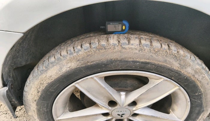 2012 Skoda Rapid AMBITION 1.6 TDI CR MT, Diesel, Manual, 2,32,423 km, tyre