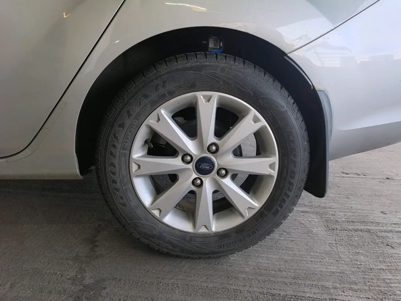 2011 Ford Fiesta TITANIUM PETROL, Petrol, Manual, 30,978 km, tyre