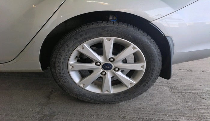 2011 Ford Fiesta TITANIUM PETROL, Petrol, Manual, 30,978 km, tyre