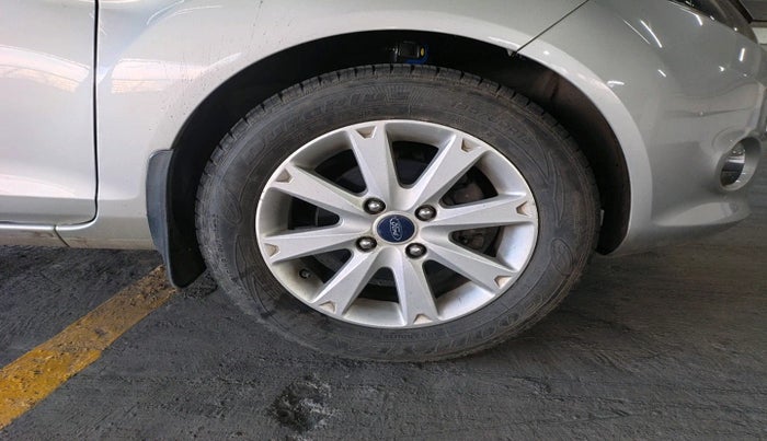 2011 Ford Fiesta TITANIUM PETROL, Petrol, Manual, 30,978 km, tyre