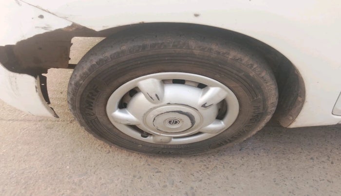 2011 Hyundai Eon ERA, Petrol, Manual, 70,578 km, tyre