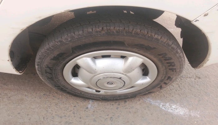 2011 Hyundai Eon ERA, Petrol, Manual, 70,578 km, tyre