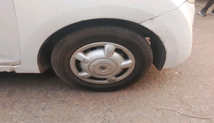 2011 Hyundai Eon ERA, Petrol, Manual, 70,578 km, tyre
