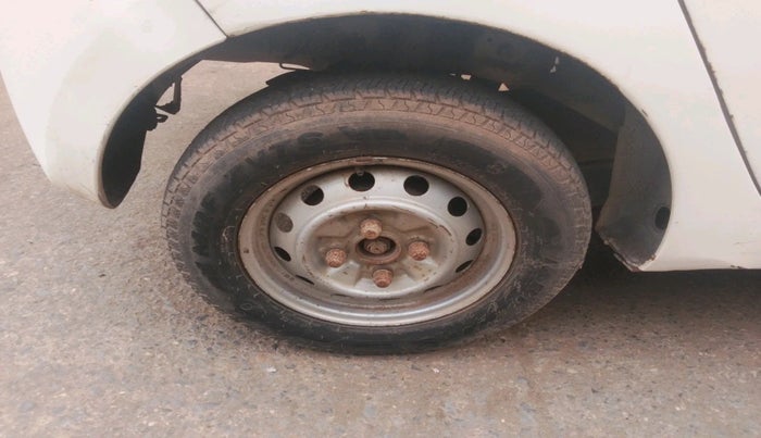 2011 Hyundai Eon ERA, Petrol, Manual, 70,578 km, tyre