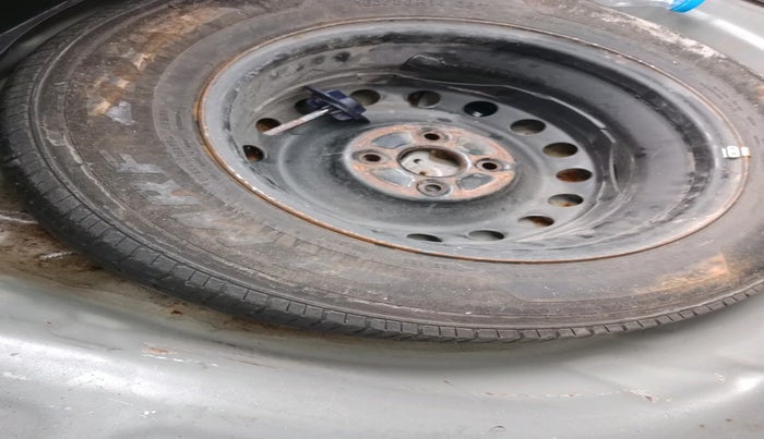 2022 Maruti Swift VXI, Petrol, Manual, 52,739 km, tyre