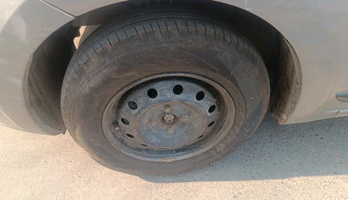 2020 Maruti Dzire VXI, Petrol, Manual, 1,15,071 km, tyre