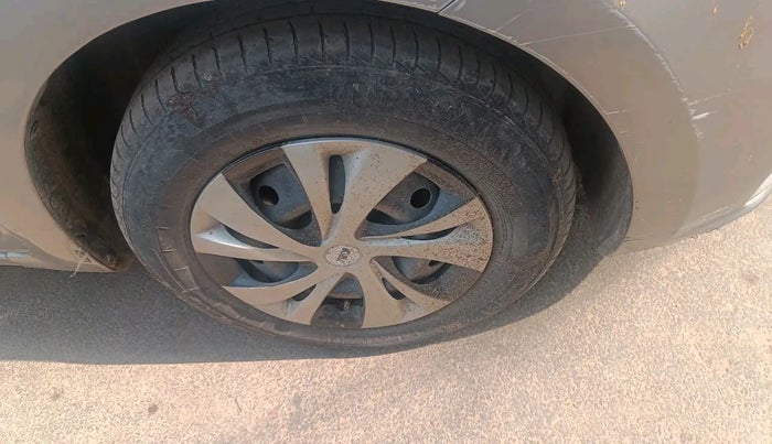 2020 Maruti Dzire VXI, Petrol, Manual, 1,15,071 km, tyre