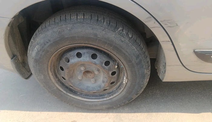 2020 Maruti Dzire VXI, Petrol, Manual, 1,15,071 km, tyre