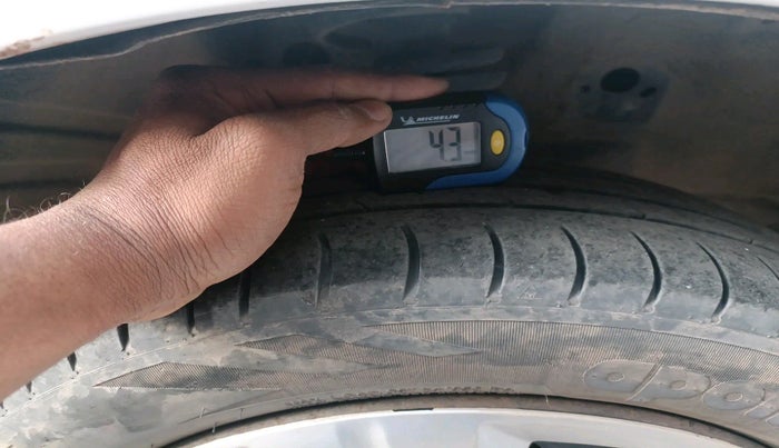 2015 Maruti Wagon R 1.0 VXI, Petrol, Manual, 98,248 km, tyre