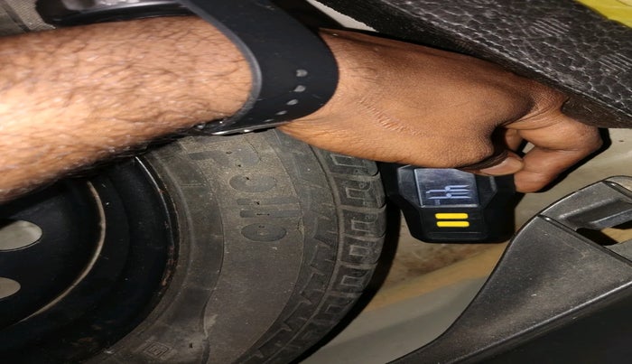 2014 Maruti Wagon R 1.0 VXI, Petrol, Manual, 26,766 km, tyre