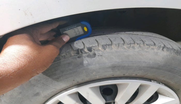 2017 Maruti Dzire VXI, Petrol, Manual, 23,463 km, tyre