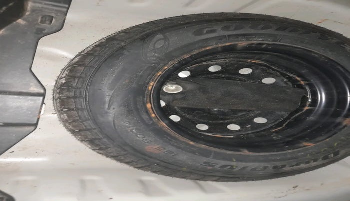 2017 Maruti Dzire VXI, Petrol, Manual, 23,463 km, tyre