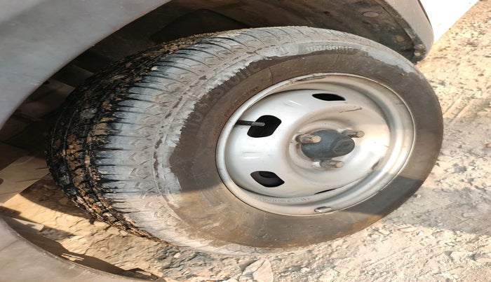 2016 Renault Kwid RXE, Petrol, Manual, 35,568 km, tyre