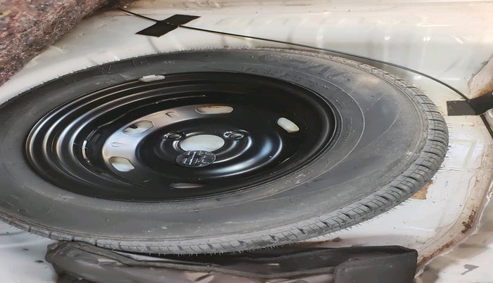 2016 Renault Kwid RXE, Petrol, Manual, 35,568 km, tyre