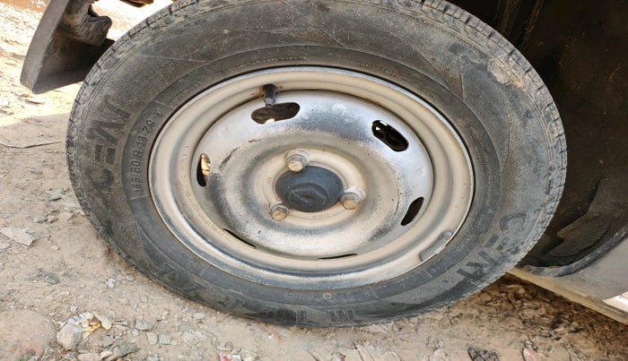 2016 Renault Kwid RXE, Petrol, Manual, 35,568 km, tyre