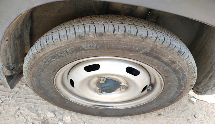 2016 Renault Kwid RXE, Petrol, Manual, 35,568 km, tyre