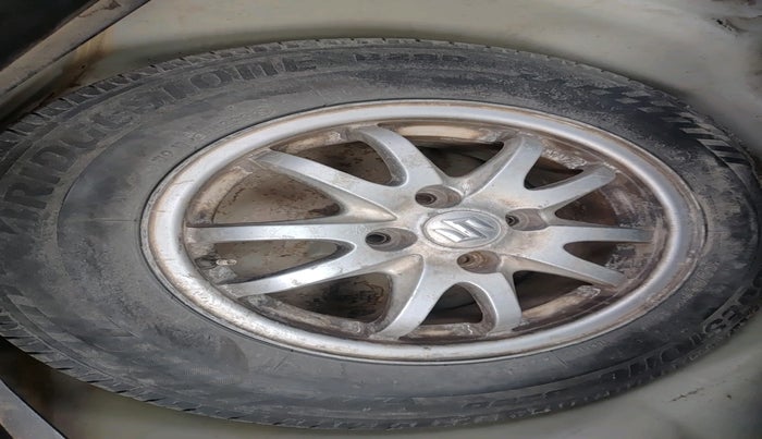 2012 Maruti Swift VXI, Petrol, Manual, 71,716 km, tyre