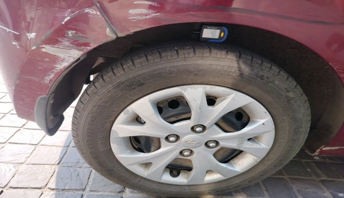 2014 Hyundai Grand i10 SPORTZ 1.2 KAPPA VTVT, Petrol, Manual, 1,07,190 km, tyre