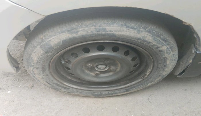 2014 Maruti Celerio VXI AMT, Petrol, Automatic, 1,22,980 km, tyre