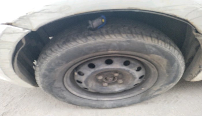 2011 Maruti Swift VDI, Diesel, Manual, 1,34,926 km, tyre