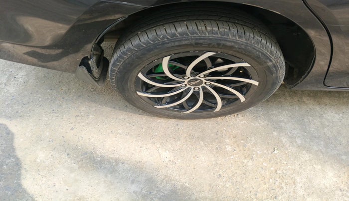 2018 Toyota Corolla Altis G CVT PETROL, Petrol, Automatic, 56,147 km, tyre